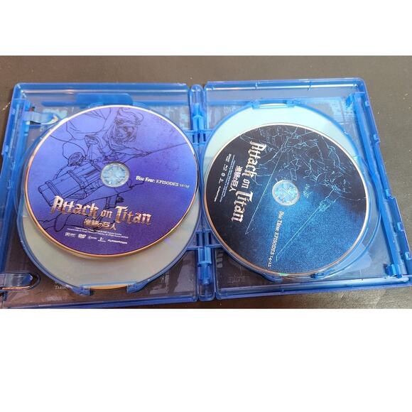 Attack on Titan: Part 2 [Limited Edition] [4 Discs] [Blu-ray/DVD] - Picture 5 of 7